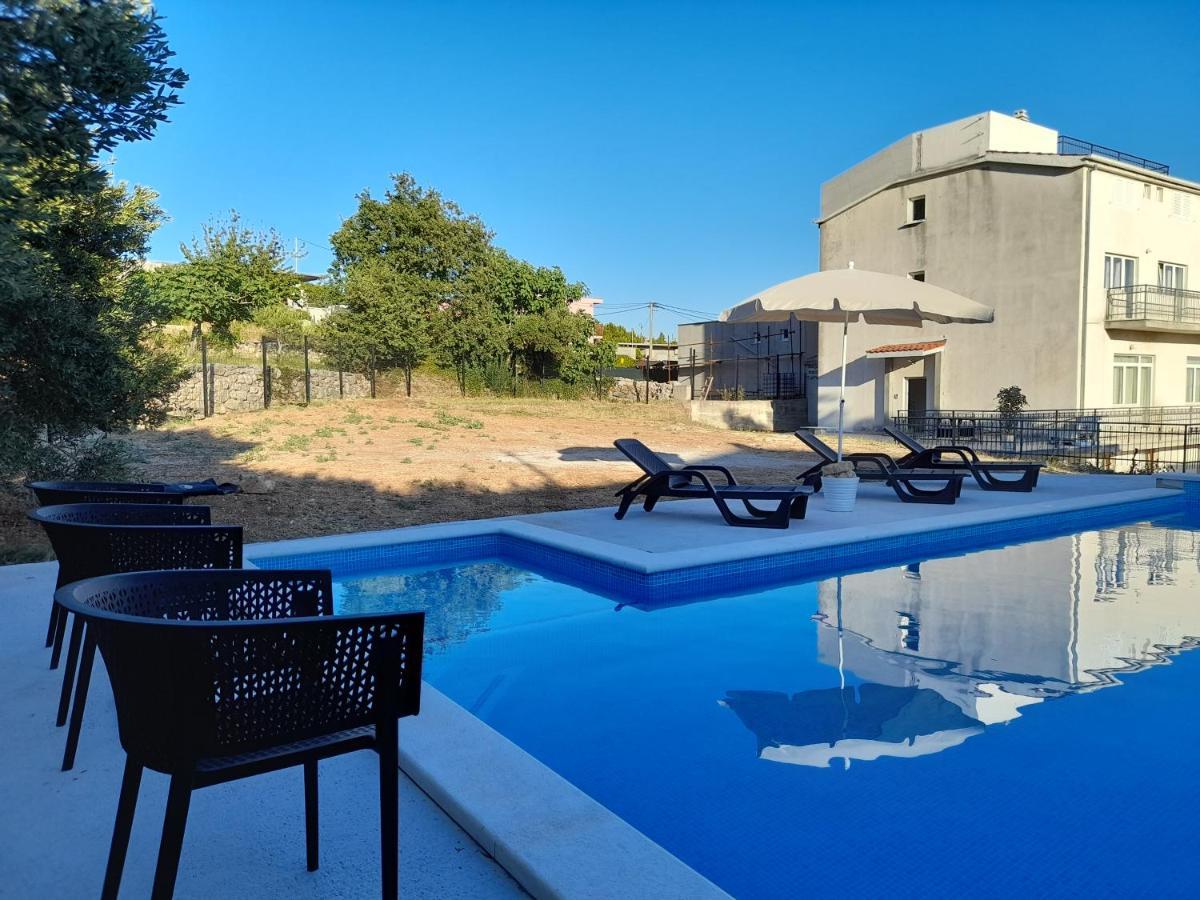 The View Split. Highlight With Roof-Top-Terrace And Pool Kastela Ngoại thất bức ảnh